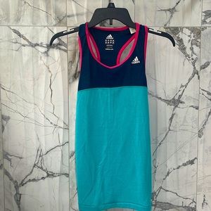 Adidas workout tank in XS, excellent condition very lightly worn